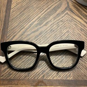GUCCI reading glasses, slight prescription lenses +0.50 both eyes